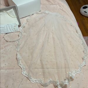 Communion veil,
Crown, gloves, and purse